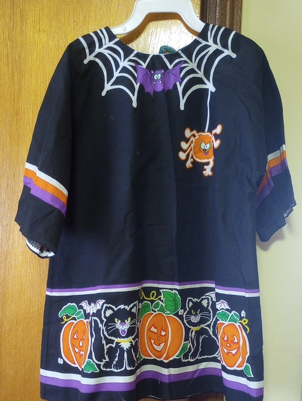 Vintage Halloween Witch Dress w/ Colorful Bats, Spiders, Cats & Pumpkins!